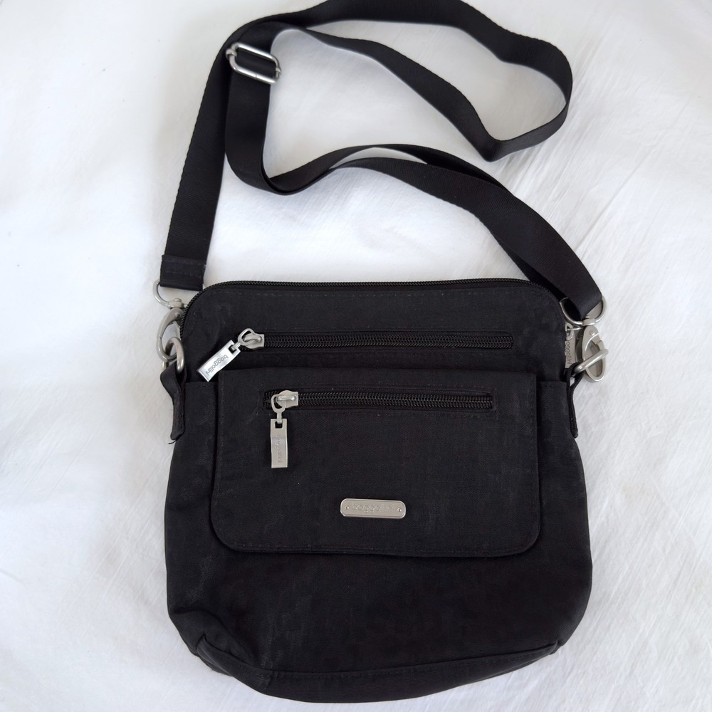 Baggallini LET'S ESCAPE Crossbody Black Tone on Tone Animal Print Unused?
